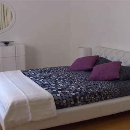 Lovely 4 Bedroom Apartment In Lisbon 아파트 *